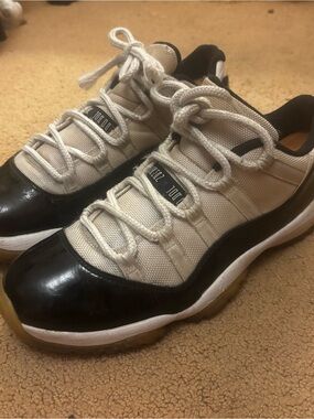 Air Jordan 11 Low Concord Sneakers